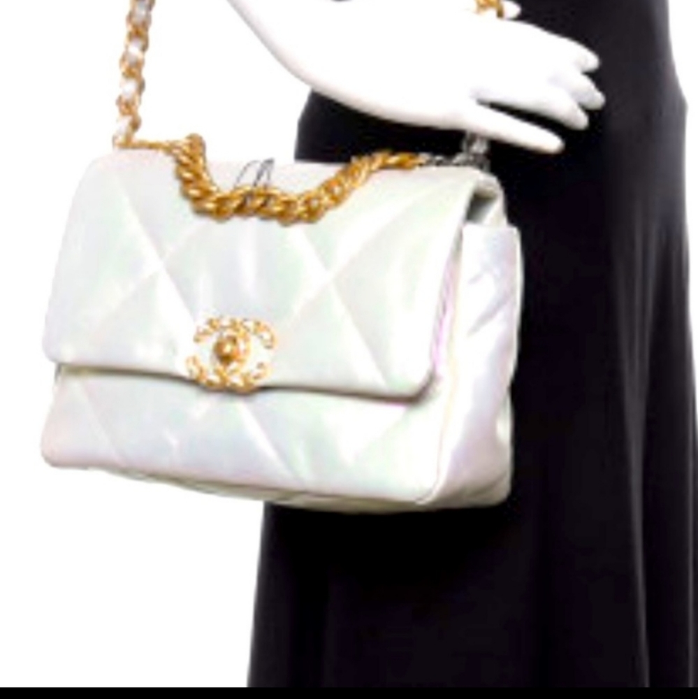Quilted 19 flap bag! Gorgeous bag, summertime bag!
